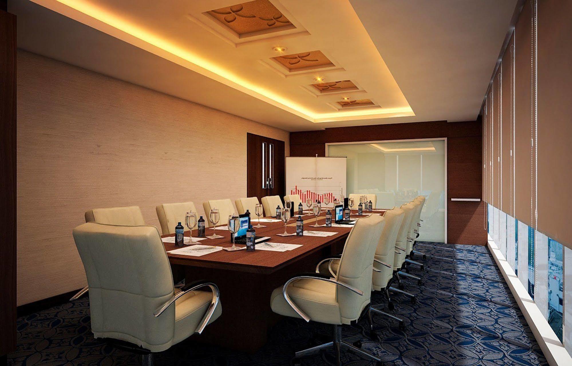 Western Premier La Grande Hotel 4*