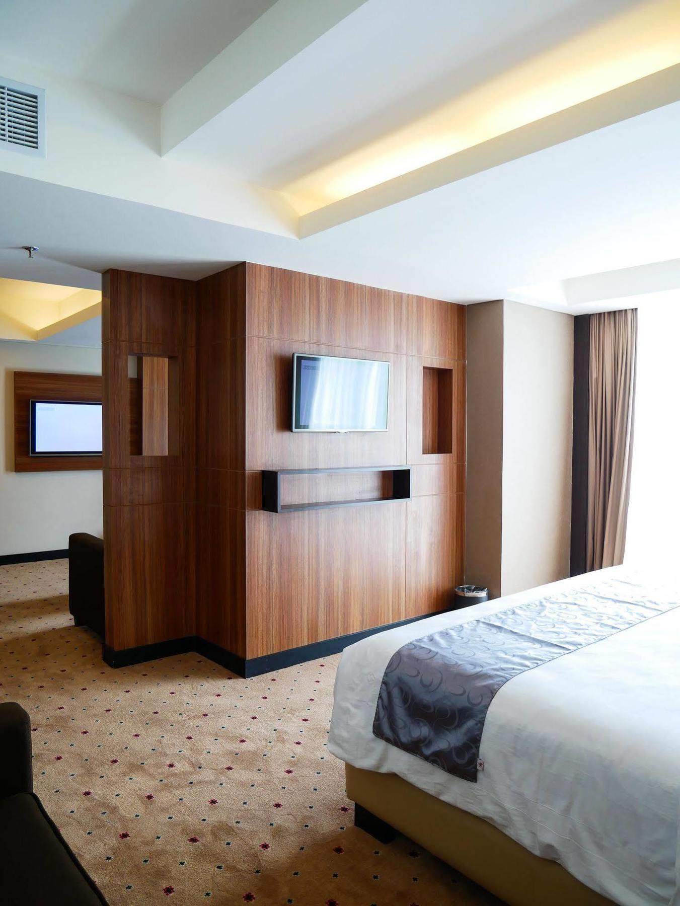 Western Premier La Grande 4*